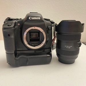 Canon EOS 7D with a Sigma 1.4:24MM Lens